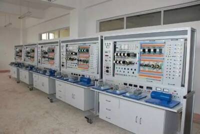 喜訊 鄂爾多斯國家公辦院校投放16名3+2統招大專計劃，涵蓋航空高鐵、幼師、護理及機電設備專業，名額有限，畢業即安置